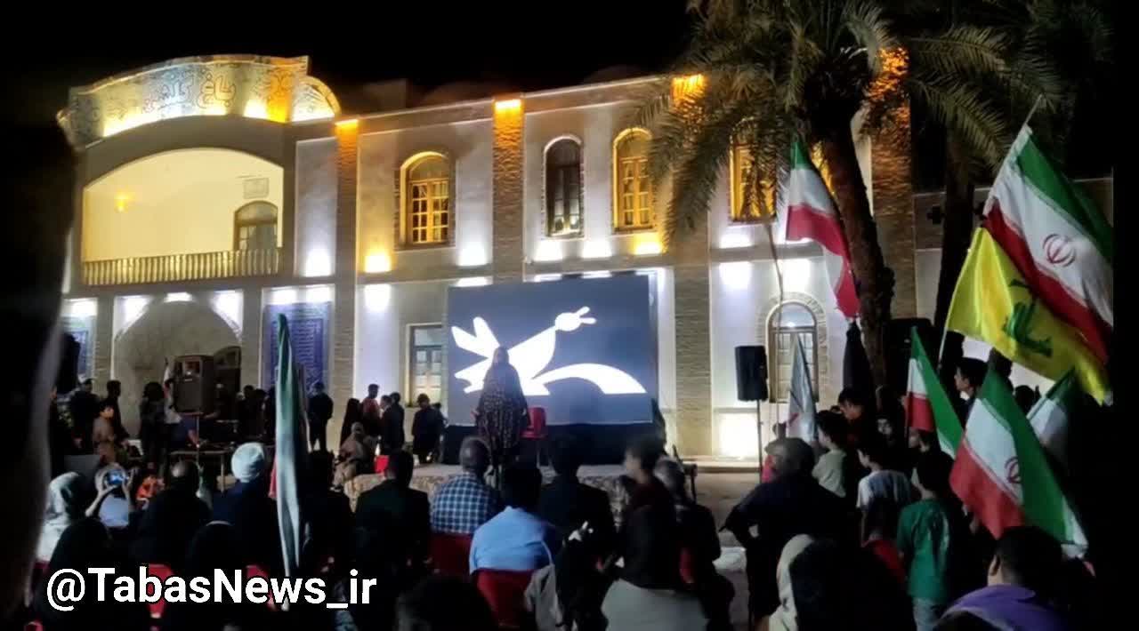 روایت یک نوجوان از رنج میناب؛ مونولوگی که سکوت صحنه طبس را به چالش کشید